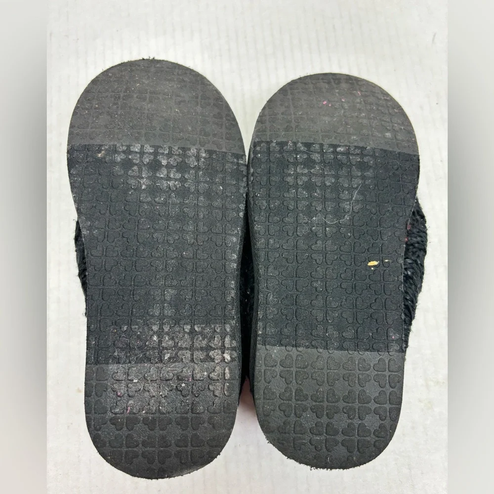 Ugg Kids Black Knit Slip-On Shoes, SZ 2-3, box 25